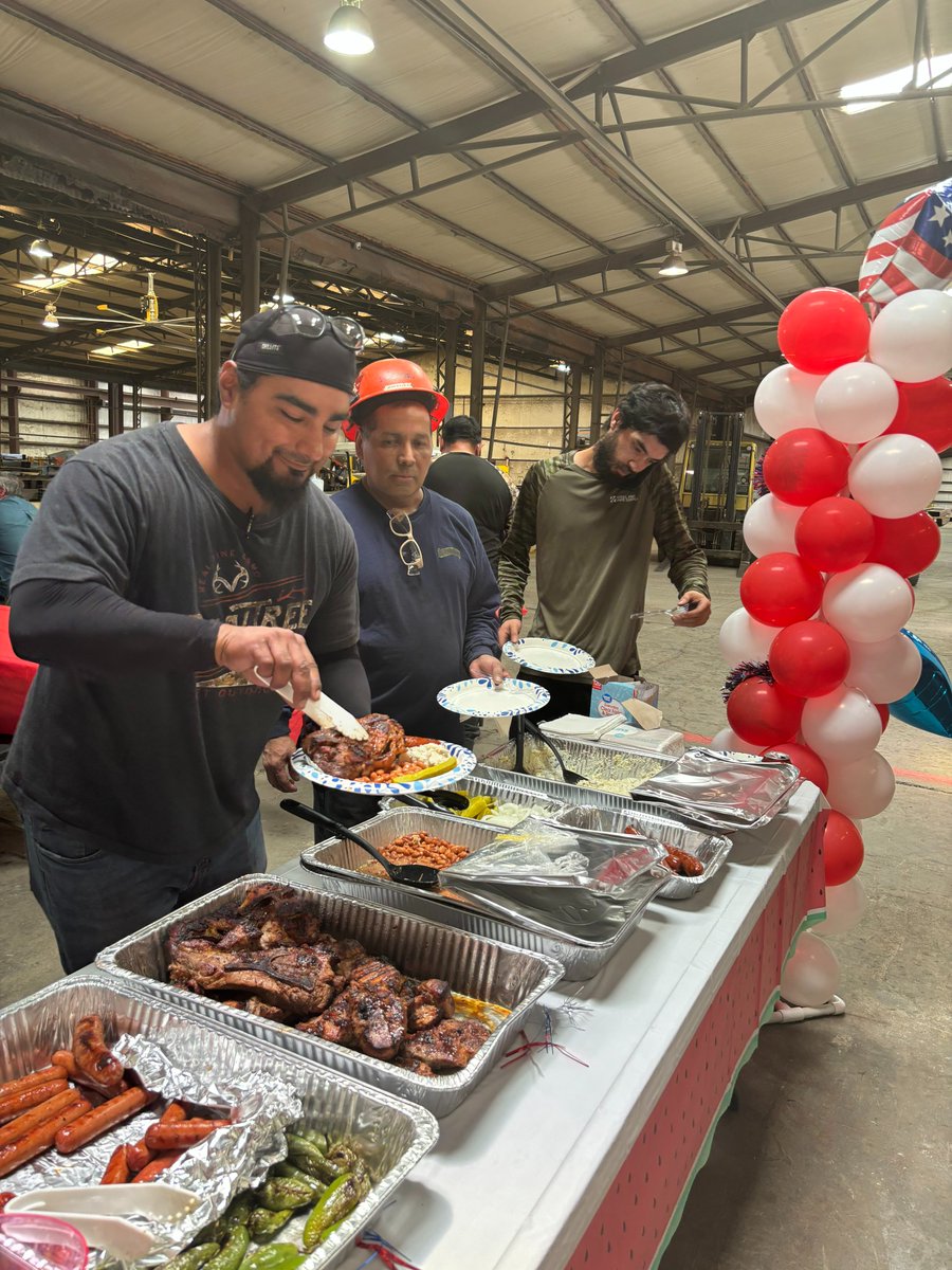 steelandpipe's tweet image. Lubbock Plant 16 celebrated their first NSM. Employees enjoyed an In House BBQ with Coutry Style Ribs, Sausage, Bratwurst, Roasted Corn and all the fixings! 
Prize Winners:
Jesus Herrera - Multi Media Speaker
Brandon Fluellen - 36" Blackstone Griddle
Juan Leal - 80 QT Boiling Kit