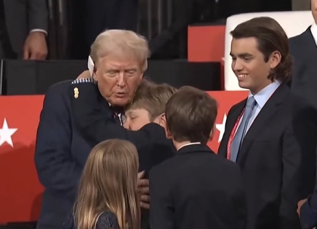 LauraLoomer's tweet photo. Grandpa Trump ❤️

Media doesn’t want you to see this side of President Trump. https://t.co/WWluNbgtp1
