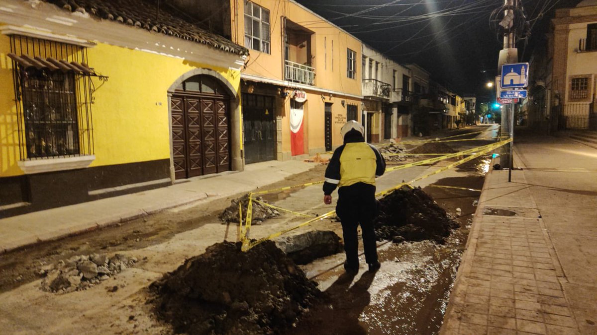 ⚠️🚨#𝗘𝘀𝘁𝗮𝗱𝗼𝗗𝗲𝗦𝗲𝗿𝘃𝗶𝗰𝗶𝗼
Debido a trabajos de semáforos y EMPAGUA en 11 Av y 5ta. Calle zona 1, se desvía
🟡#Línea6 y #Línea18:
Colón - 8va. Calle - 9na. Av. - 1ra. Calle - Cerrito.
🟡#Línea7:
Aycinena- 9na. Av. - 4ta. Calle, Cruz Roja.
❌Se deshabilita: La Merced.🏡