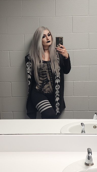 I still cry over you https://t.co/w8W55wtSmW<a href="/tag/helluvaboss"class="tags"><span>#helluvaboss</span></a><a href="/tag/loona"class="tags"><span>#loona</span></a><a href="/tag/helluvabossloona"class="tags"><span>#helluvabossloona</span></a><a href="/tag/loonacosplay"class="tags"><span>#loonacosplay</span></a>