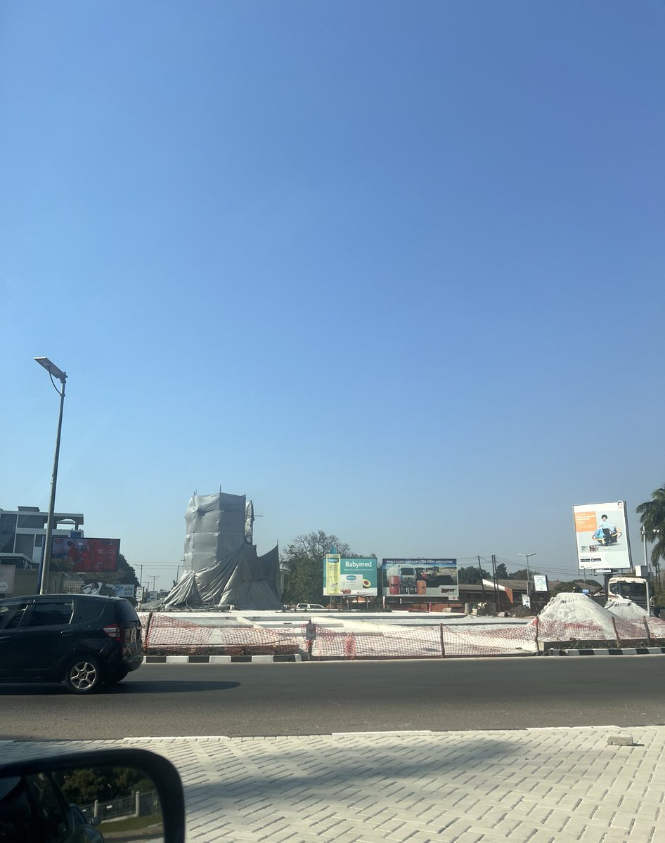 sandichimpala's tweet photo. What is happening at Addis roundabout? https://t.co/3GtB2k1o8I