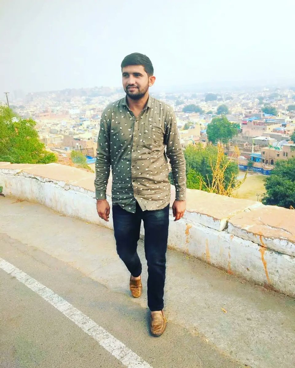 ErSunilGugarwal's tweet photo. जब ज़िंदगी समुंदर में गिराती है..!
तो वक्त तैरना भी सीखा देता है..!!
शुभ संध्या 🙏🏻
#today_pic #jodhpur https://t.co/zH4LMapSG9
