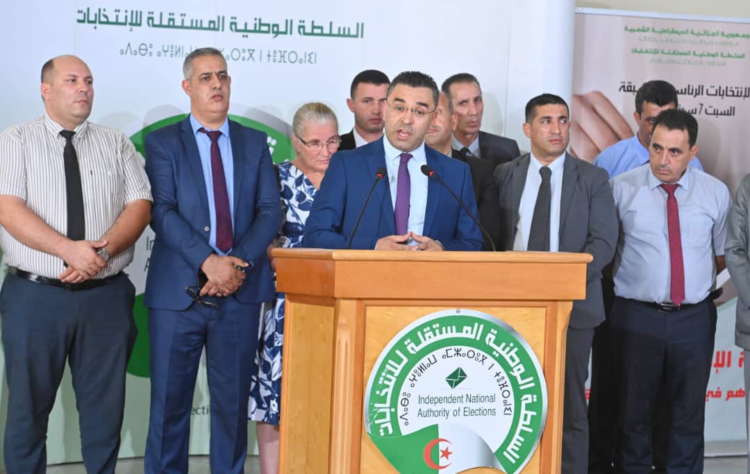BoukouchaYoucef's tweet photo. Le camarade Youcef Aouchiche,  candidat du FFS aux présidentielles vient de déposer sa candidature à l'ANIE à Alger https://t.co/9L3GCRco6s