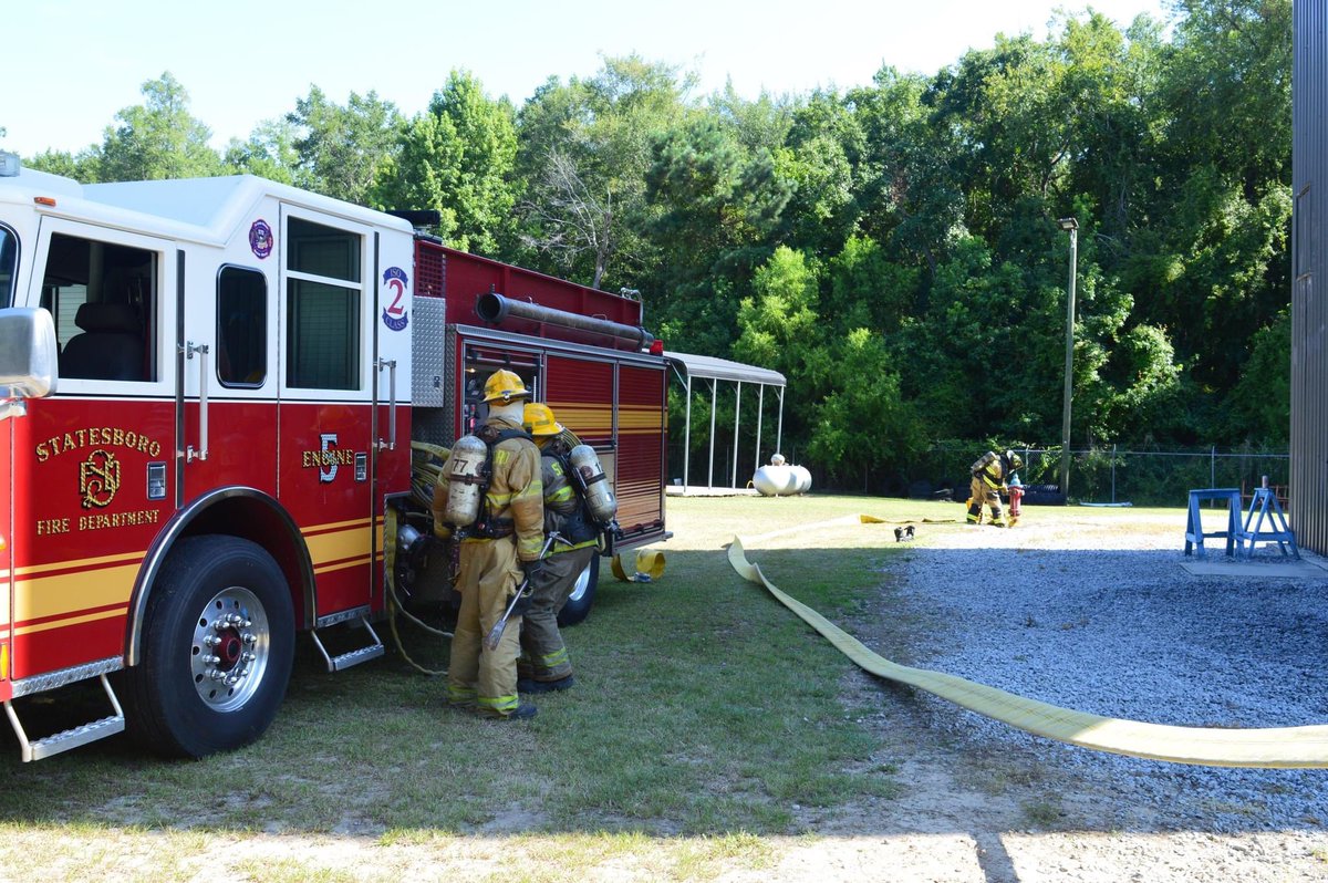 statesborofire's tweet photo. This morning our recruits practiced some advanced skills at our training facility. They are wrapping up week six of this vigorous training to become the next group of firefighters serving our community! We are incredibly proud of them. https://t.co/TUnMeQPm6Z
