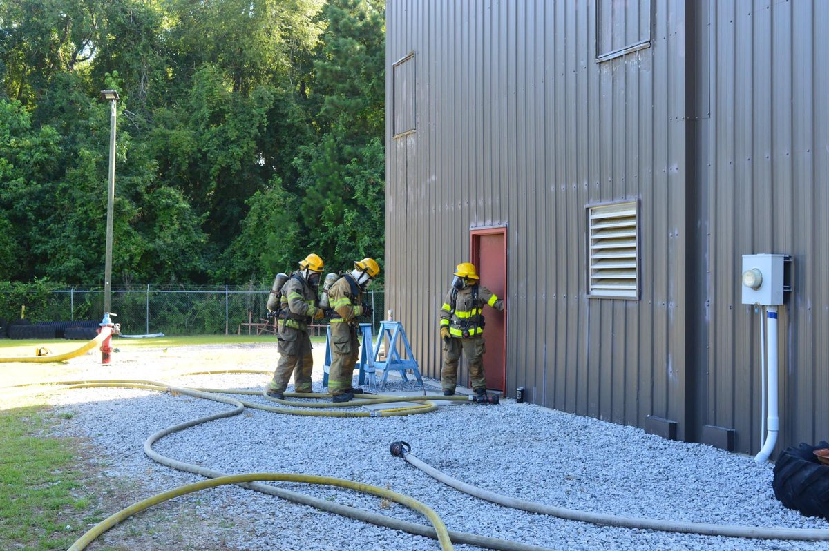 statesborofire's tweet photo. This morning our recruits practiced some advanced skills at our training facility. They are wrapping up week six of this vigorous training to become the next group of firefighters serving our community! We are incredibly proud of them. https://t.co/TUnMeQPm6Z