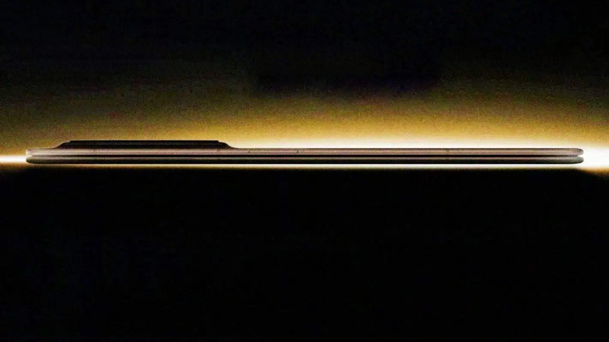 TheGalox_'s tweet photo. TM Roh has asked Samsung engineers to develop an Ultra Thin Galaxy foldable 

The foldable has to be 7.7mm thin when folded https://t.co/6zjI2siaeZ