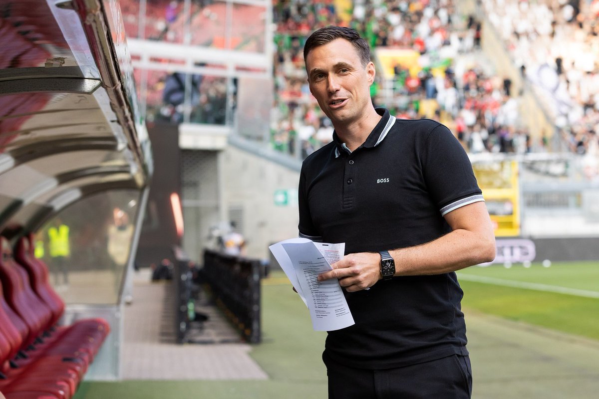 Zurücklehnen und zusehen wie dieser Mann den Verein wieder nach Europa führt 👀