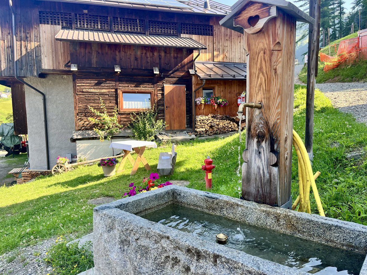 🔴 ℝ𝕚𝕡𝕣𝕖𝕤𝕖 𝕚𝕟 ℂ𝕠𝕣𝕤𝕠 | 𝕤𝕙𝕠𝕠𝕥𝕚𝕟𝕘 𝕕𝕒𝕪
.
📍COLLE SANTA LUCIA
.
.
p͟r͟o͟s͟s͟i͟m͟a͟m͟e͟n͟t͟e͟ ͟s͟u͟
🇮🇹 𝗣𝗶𝗰𝗰𝗼𝗹𝗮𝗚𝗿𝗮𝗻𝗱𝗲𝗜𝘁𝗮𝗹𝗶𝗮.𝗧𝗩

#raccontiamoilbelpaese
#ColleSantaLucia #Belluno #Veneto #Ladinia #Dolomiti #PassoGiau #italia #italy #visititaly