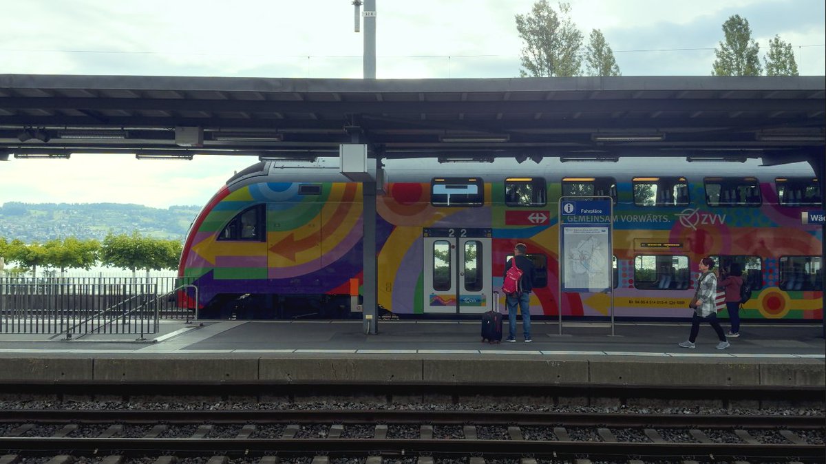 Der Zürcher öV ist eine Erfolgsgeschichte - dank der engen Zusammenarbeit mit den 8 marktverantwortlichen Verkehrsunternehmen und der Unterstützung durch Regierung und Parlament🚆🚊🚍🛳️🚠 #zvvgemeinsamvorwärts

👉Hier geht's zum ZVV-Film 2023: youtube.com/watch?v=kVzKHY…