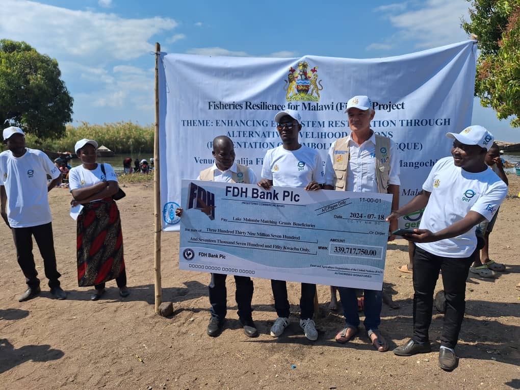 FAOMalawi's tweet photo. #FiRMProject
@FAOMalawi has handed over US$194 000 worthy of matching grants in Mangochi, supporting 43 groups to boost fish, honey, tomato, maize and livestock production under the #GEF funded Fisheries Resilience for Malawi project.
#4Betters https://t.co/7TsySBNM0v