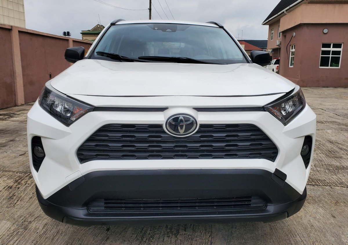 Emsotec_Autoz's tweet photo. Foreign used 2021 Rav4 LE, in pristine condition,  brand-new substitute, key entry, navigation system, bluetooth, fabric interior, alloy rims, back A.C vent, reverse camera, the engine, gear, and AC are excellent, duty is fully paid.

 Price: 35m
 Amuwo Odofin, Lagos
08063178870 https://t.co/2gom9fKfvr