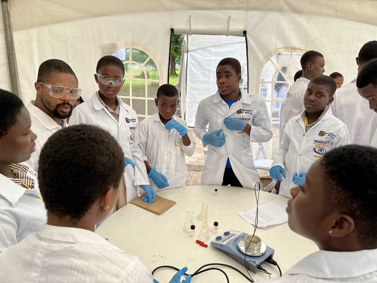 drug_innovation's tweet photo. Guess what these young brilliant minds are up to?π π©π½βπ¬π¨π½βπ¬ #scienceintents24
@visafric1 @NMIMR_UG
#stemfair #Exploration #Visatoscience #Science #technology https://t.co/oshpNQu5PI