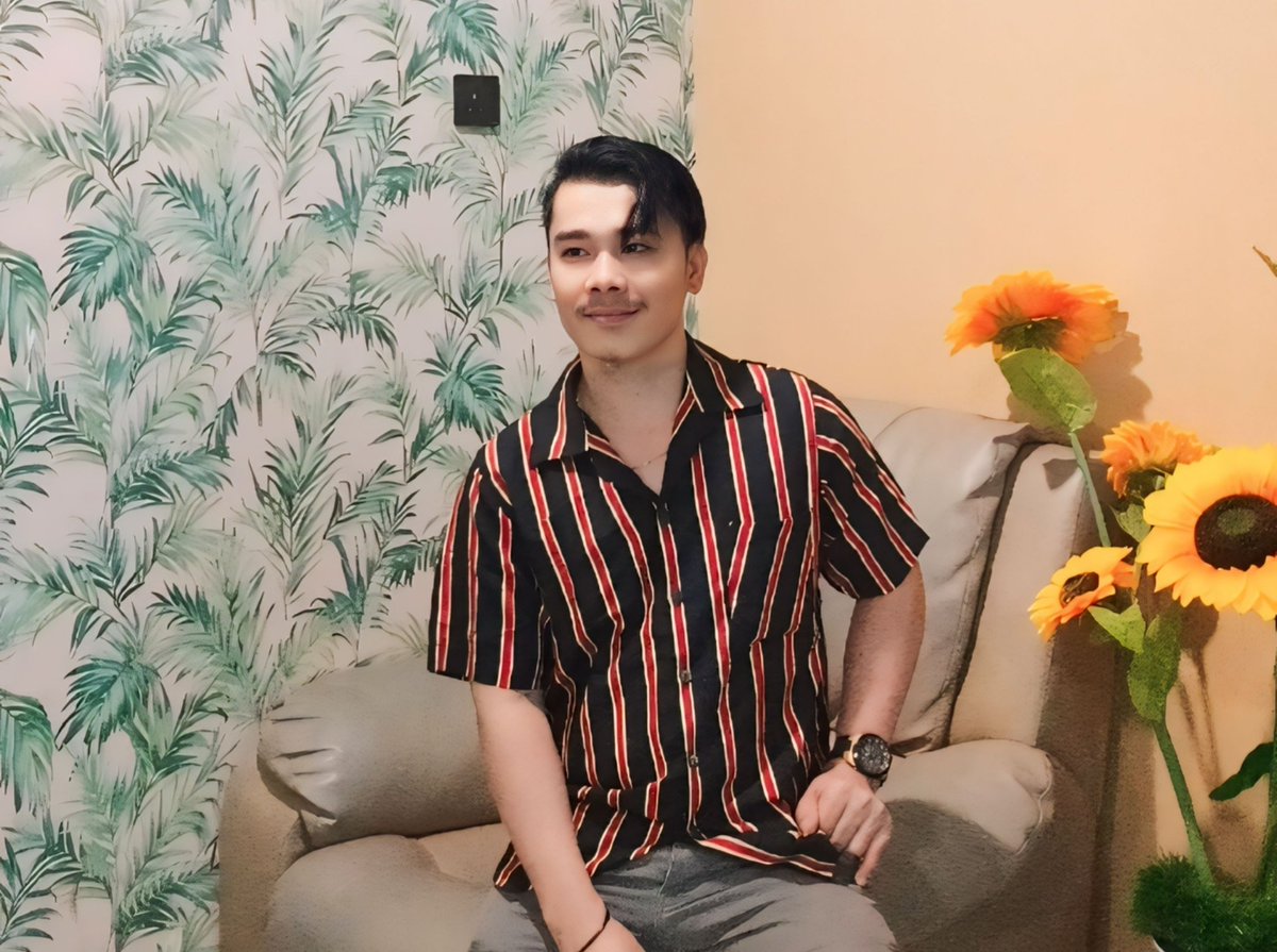 Rocha_atulio's tweet photo. kalo penasaran, jangan datang, jangan ngetuk pintu kalo ga niat masuk.
kamu ga pernah tau seberapa keras seseorang bertarung dg dirinya, untuk berani kembali buka pintu demi menjamu orang baru.
kamu ga pernah tau gimana sakitnya dimainin dg seseorang yg ingin kamu ajak serius. https://t.co/GsqEXZ8Z7s