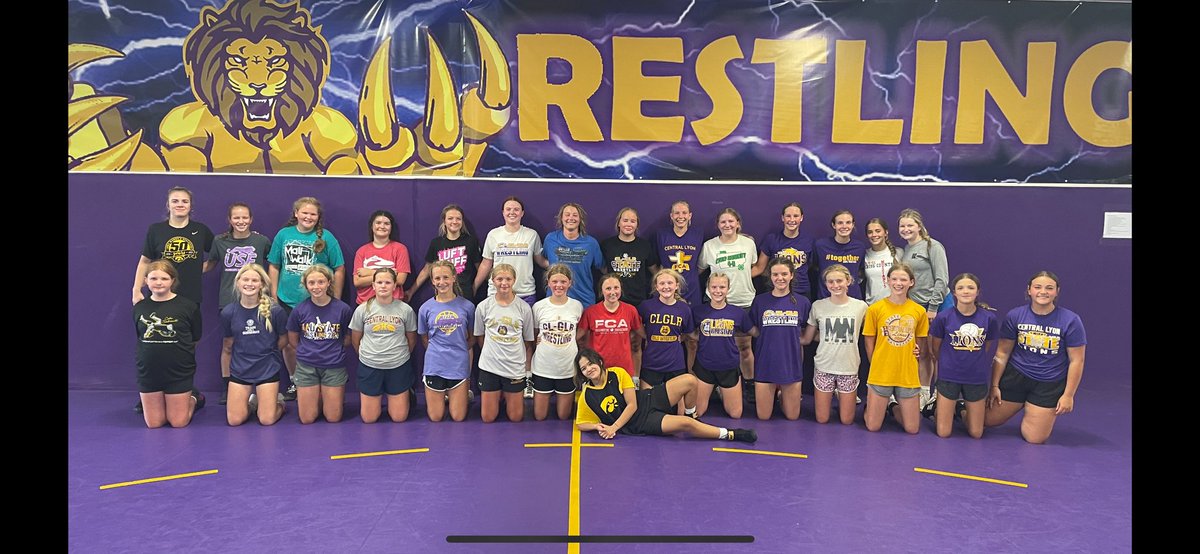 LyonsDenWrestl's tweet image. We had a great two days of camp with these girls! Can’t wait to see what the future holds! Thanks to Reese Larramendy and Sterling Dias.