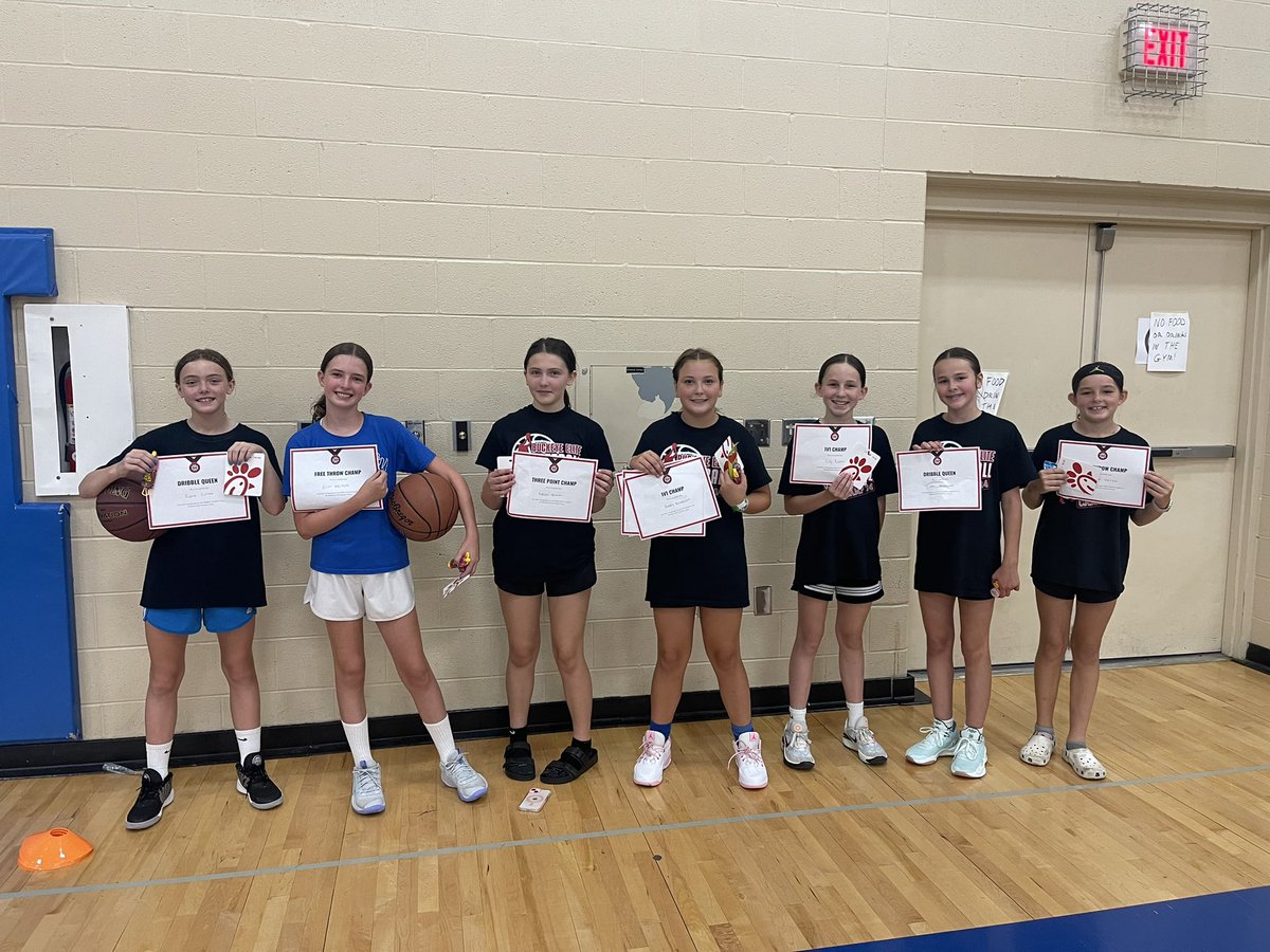 buckeyeelitebb's tweet photo. Buckeye Elite Youth Summer Day Camp 
🏀Instruction- Skill work-Scrimmage-Lunch-Games-Music🏀Thank you to camp leaders: Ava, Charlotte, Taylor &amp; Gabby https://t.co/QjaYoIl7jr