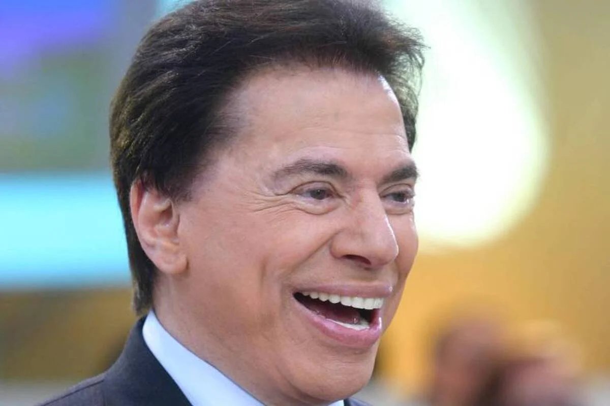 claudio_borges8's tweet photo. 👉 O apresentador Silvio Santos, de 93 anos, está internado desde terça-feira (16) no Hospital Albert Einstein, em São Paulo, para tratamento contra H1N1.A informação é da Folha de S.Paulo.
O dono do SBT aguarda os resultados de uma série de exames. Não há  previsão de alta. https://t.co/GBiNys4R5G