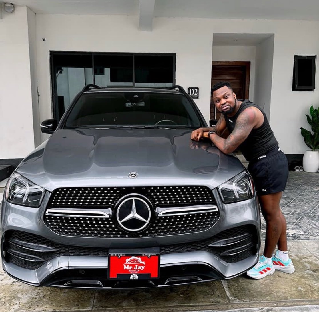 Olamide0fficial's tweet image. Egungun just bought a new Benz 😍🔥