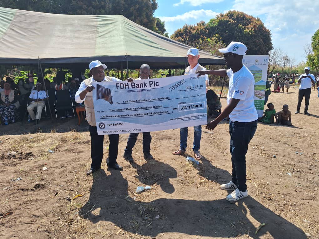 FAOMalawi's tweet photo. #FiRMProject
@FAOMalawi has handed over US$194 000 worthy of matching grants in Mangochi, supporting 43 groups to boost fish, honey, tomato, maize and livestock production under the #GEF funded Fisheries Resilience for Malawi project.
#4Betters https://t.co/7TsySBNM0v