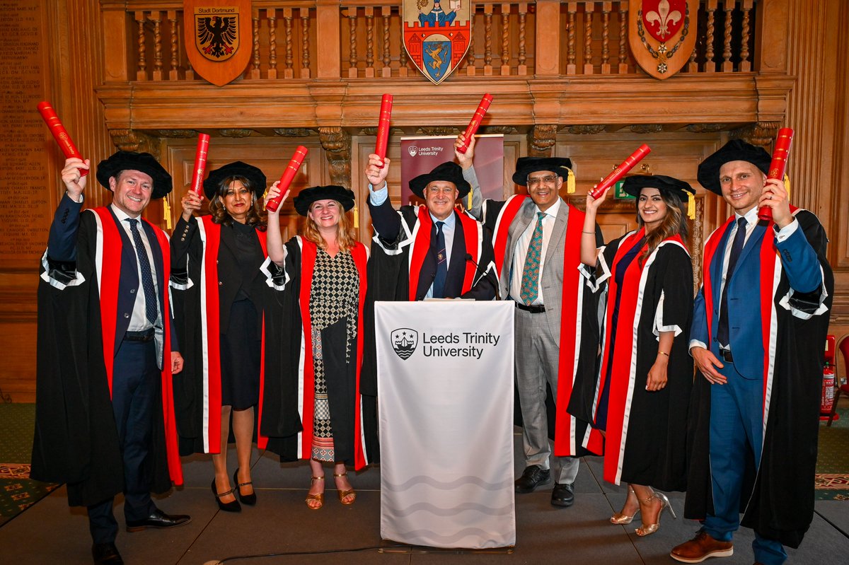 LeedsTrinity's tweet photo. Congratulations to our 2024 Honorary Fellows, who were awarded Honorary Awards in an official ceremony at Leeds Civic Hall! 👏 These seven outstanding individuals are making an impact across TV and radio, business, tech, sport, film and photography.
https://t.co/7CEURY2N2U https://t.co/6TgxdGcJ4u