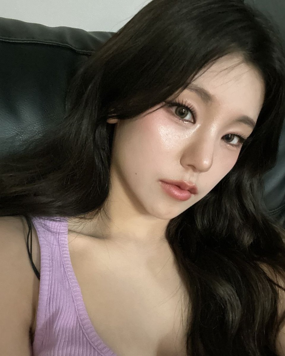 #YEJI (yezyizhere) instagram update (1/4)