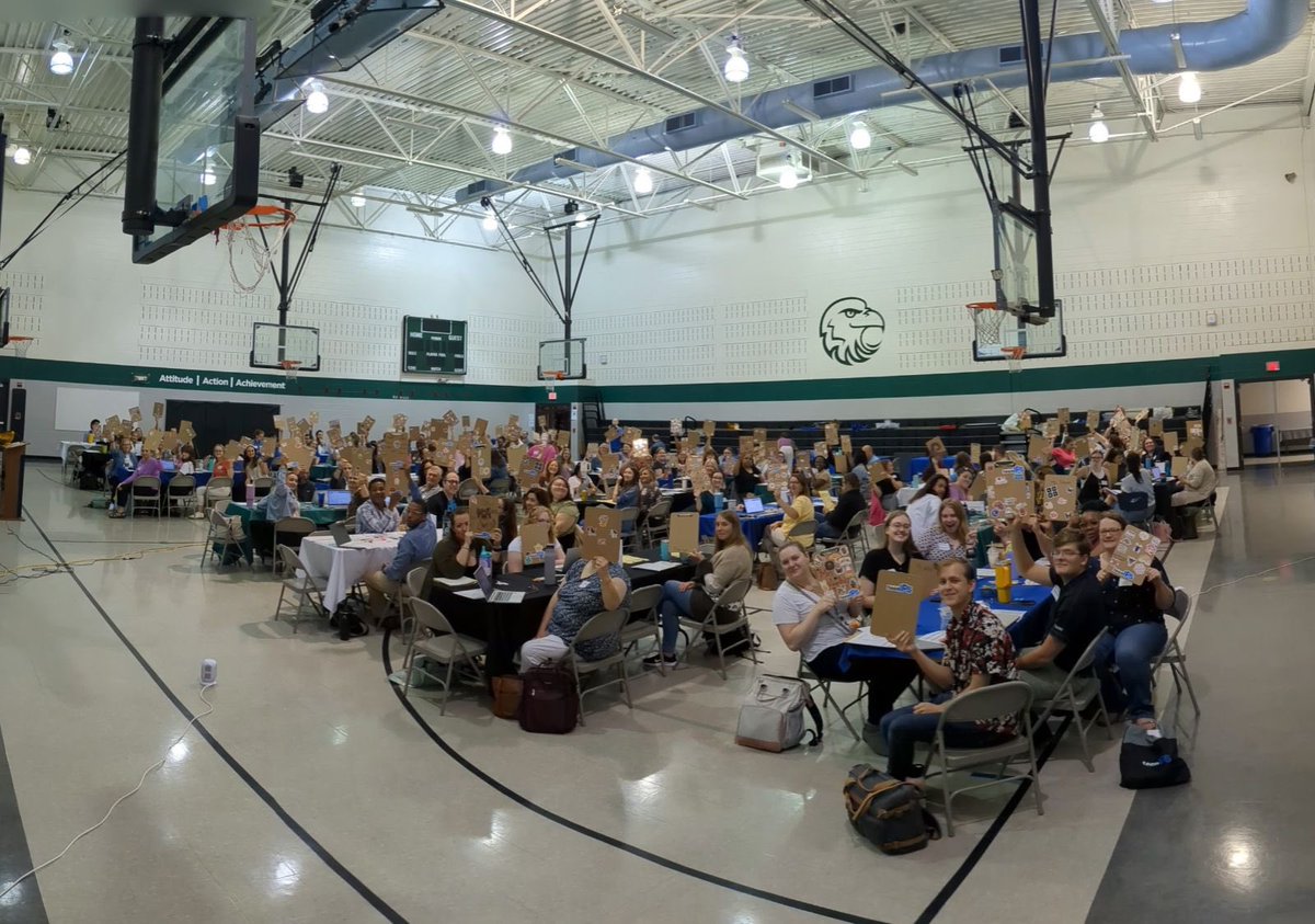 BangnSnouff's tweet photo. Final Day of #IPSInduction! We’re kicking off the day with a little arts &amp; crafts! Teachers are decorating clipboards to use in their classrooms this year and hopefully years to come, looking back fondly of their first year in @IPSSchools! #teamIPS #WatchUsWork https://t.co/Ug29VLJFEg