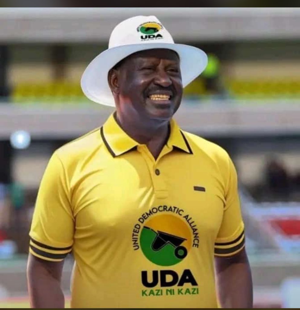 A_Mwanga17's tweet photo. Raila Odinga the son of Amollo is a full time Traitor, Sellout and a professional Political Conman JOSHUA @MigunaMiguna set me free 💔 #OccupyUhuruPark #ODMDitchesUhuru #KenyaNiHome #SecureKenyanFuture We will Fight for ourselves, we will stand against IMPUNITY, we will Reject all the Corrupt Politicians in Power!
We must stand for Truth, we need accountability, we need working systems and Raila Kalonzo or any Old dog shouldn’t be part of the team! It’s good to Compare this country with Singapore when systems are working! Which Kenyans are yearning for Kipchumba???Media stations should stop taking bribes and lying #FreeGaitho #FreeAlinur