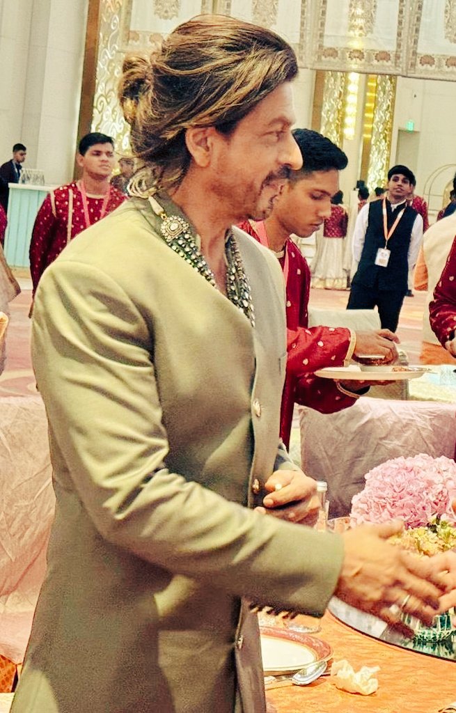TereNainaRe's tweet photo. @iamsrk <3 https://t.co/KCoTTgZvxj