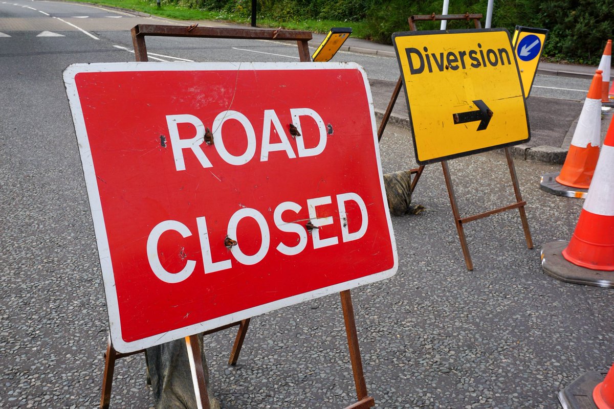 Endymion Road is currently closed between Coningsby Road &amp; Tancred Road alongside #FinsburyPark due to a road traffic incident involving a moped.

Endymion Road is expected to remain closed until (approx) 4pm this afternoon while police investigations continue into this incident.