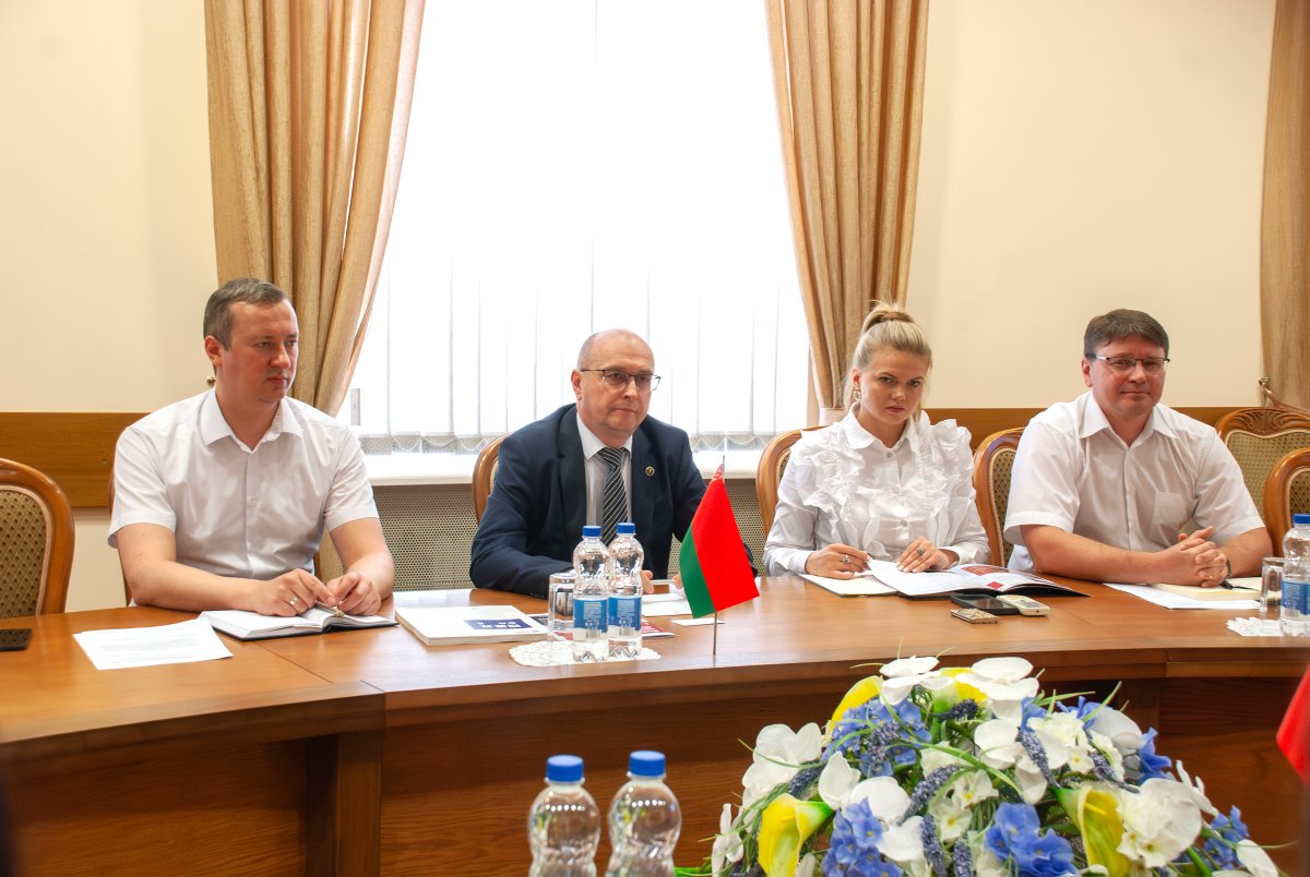 BelarusTPP's tweet photo. 📷В Белорусской торгово-промышленной палате состоялась встреча с делегацией китайской компании CMEC International Exhibition Co., Ltd.

Подробности: https://t.co/CX01ZDcceV https://t.co/C5r1nvOVRl