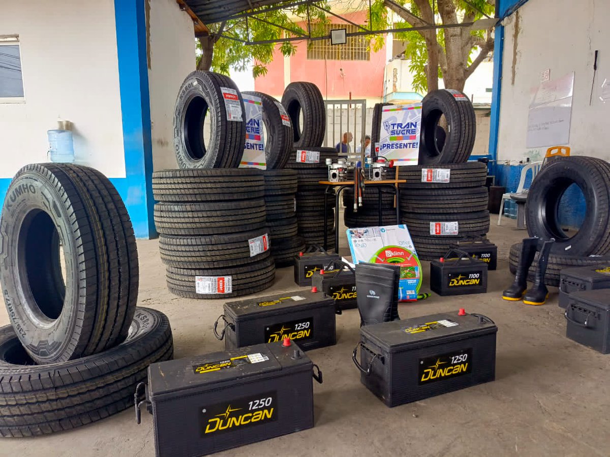 #Entérate || El Gobierno Bolivariano del estado Sucre realizó dotación de neumáticos, baterías, mangueras de alta presión y equipos turbocompresor para ampliar y optimizar el funcionamiento de la flota vehicular. 

@GPintoVzla
#CumanacoaSomosTodos