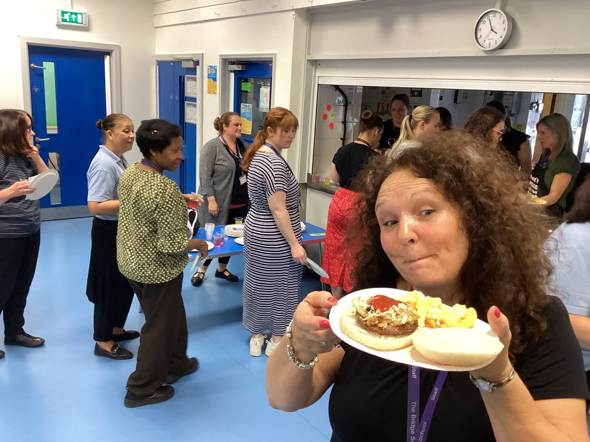TheBridgeSch's tweet photo. Yesterday the staff at the Bridge had an end of term celebration. The Senior Leadership team put on aprons and cooked for the school staff. It was a lovely opportunity to celebrate all of the schools' achievements this year and say goodbye & good luck to a few friends
#teambridge https://t.co/pSEgjnCuKR