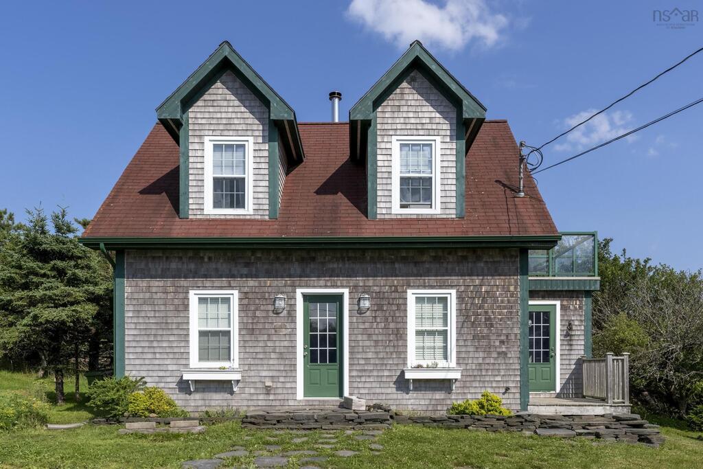 viewpoint_ca's tweet image. $579,000 FOR SALE
2 Beds | 2 Baths | 1,118 sq. ft.
23 Ocean View Drive, Blue Rocks

Located on a peaceful and quiet lane, you are so close to the ocean that you can hear it, smell it and see it.

Listed by ViewPoint Realty agent Stephanie DeVries
viewpoint.ca/cutsheet/20241…