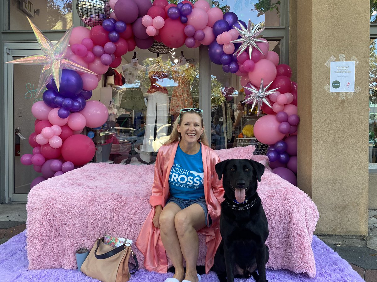 LindsayCrossFL's tweet photo. Lots of fun at the 51st annual Sunrise Sale hosted by the St Pete Downtown Business Association! Sales until 10am!
#stpete #sunrisesale #downtownbusinessassociation #shoplocal https://t.co/1HdWRFKy3i
