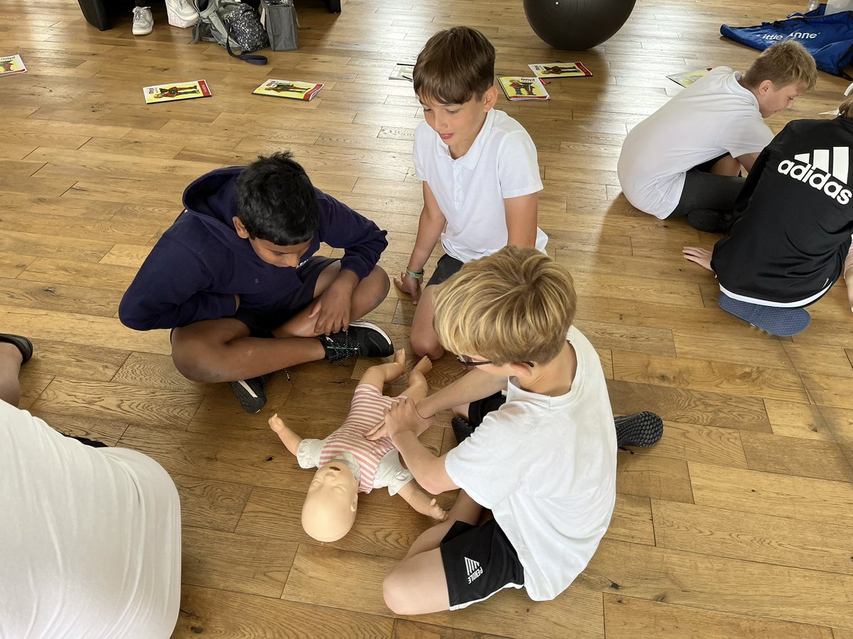 After a morning of Rookie Lifeguard training, the Y6 Crew are now completing their Mini Medics course.