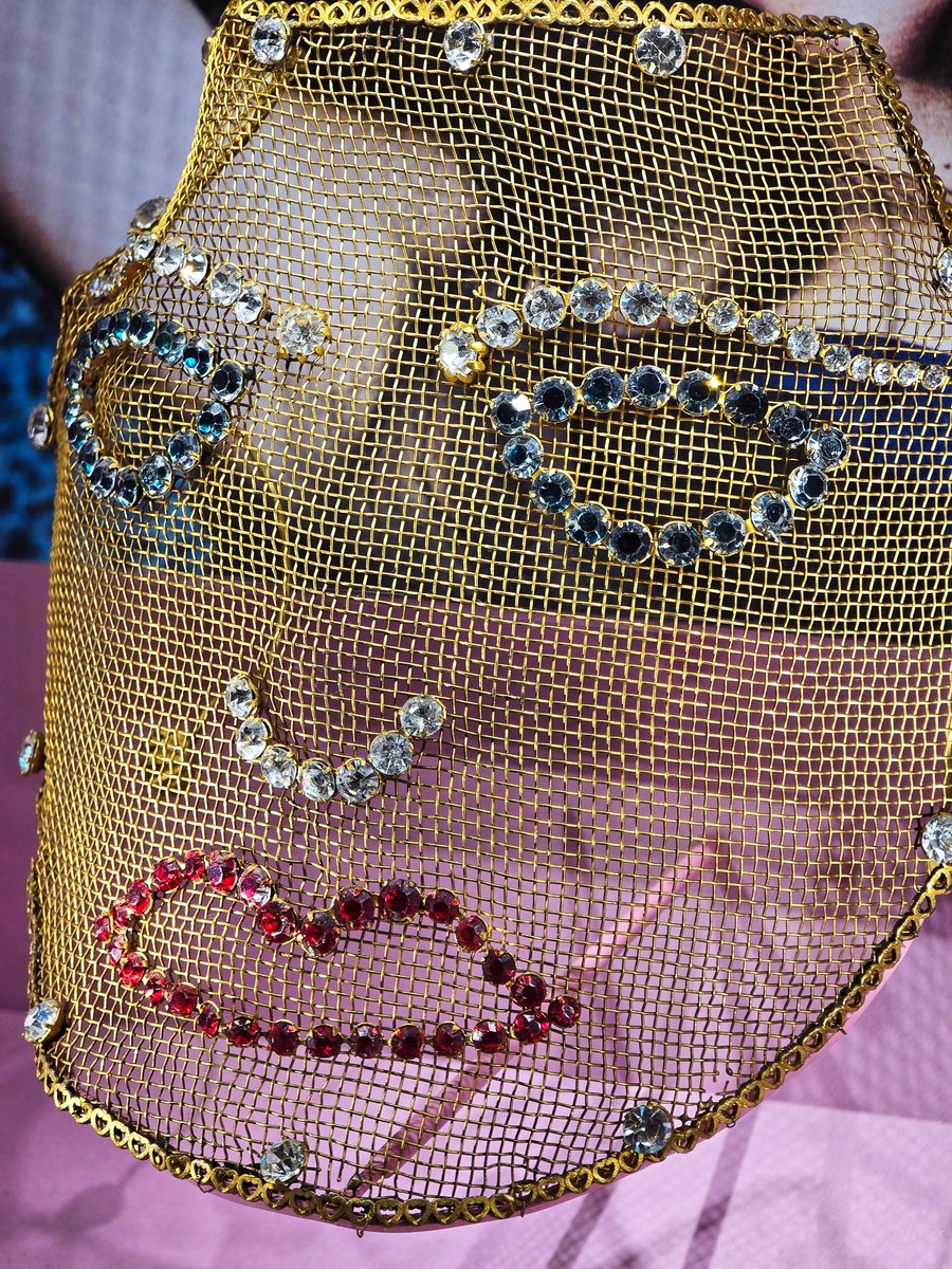 juliachesky's tweet image. Timeline cleanse with @Swarovski Masters of Light exhibit in Milan.

A masterful display of some of the best looks (and objects) to be crystallized.

pinterest.com/juliachesky/sw… (full exhibit on my Pinterest + on bbv)