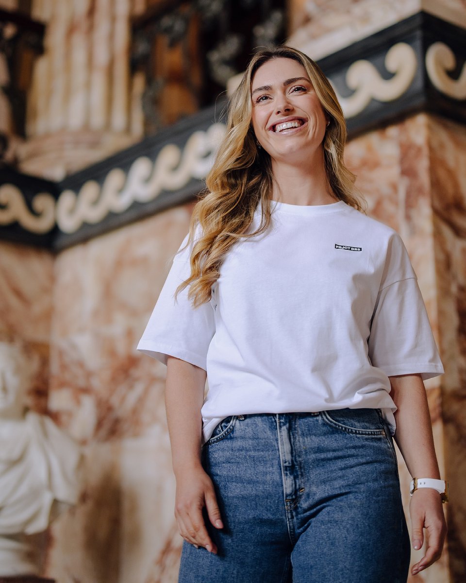 Lancering kledingmerk PRJCT DRS 📸

Voor het nieuwe kledingmerk PRJCT DRS organiseerde Capital Sports een fotoshoot met Invicta Racing op het landgoed van Holkham Hall in Engeland.
Bekijk de beelden en lees meer over de shoot: brnw.ch/PRJCTDRS.

#capitalsports #fotoshoot