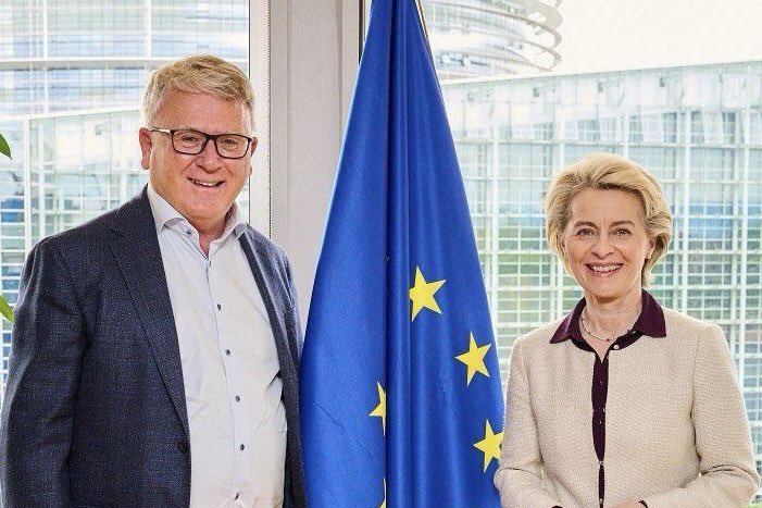 Nicolas SCHMIT (@nicolasschmiteu) on Twitter photo Well done Ursula <a href="/vonderleyen/">Ursula von der Leyen</a> on your re-election as <a href="/EU_Commission/">European Commission</a> President!
Together we’ve achieved a lot for #SocialEurope in the past five years: we now must further tackle poverty, support quality jobs and affordable housing and ensure social progress across our Union. 🇪🇺 Well done Ursula <a href="/vonderleyen/">Ursula von der Leyen</a> on your re-election as <a href="/EU_Commission/">European Commission</a> President!
Together we’ve achieved a lot for #SocialEurope in the past five years: we now must further tackle poverty, support quality jobs and affordable housing and ensure social progress across our Union. 🇪🇺