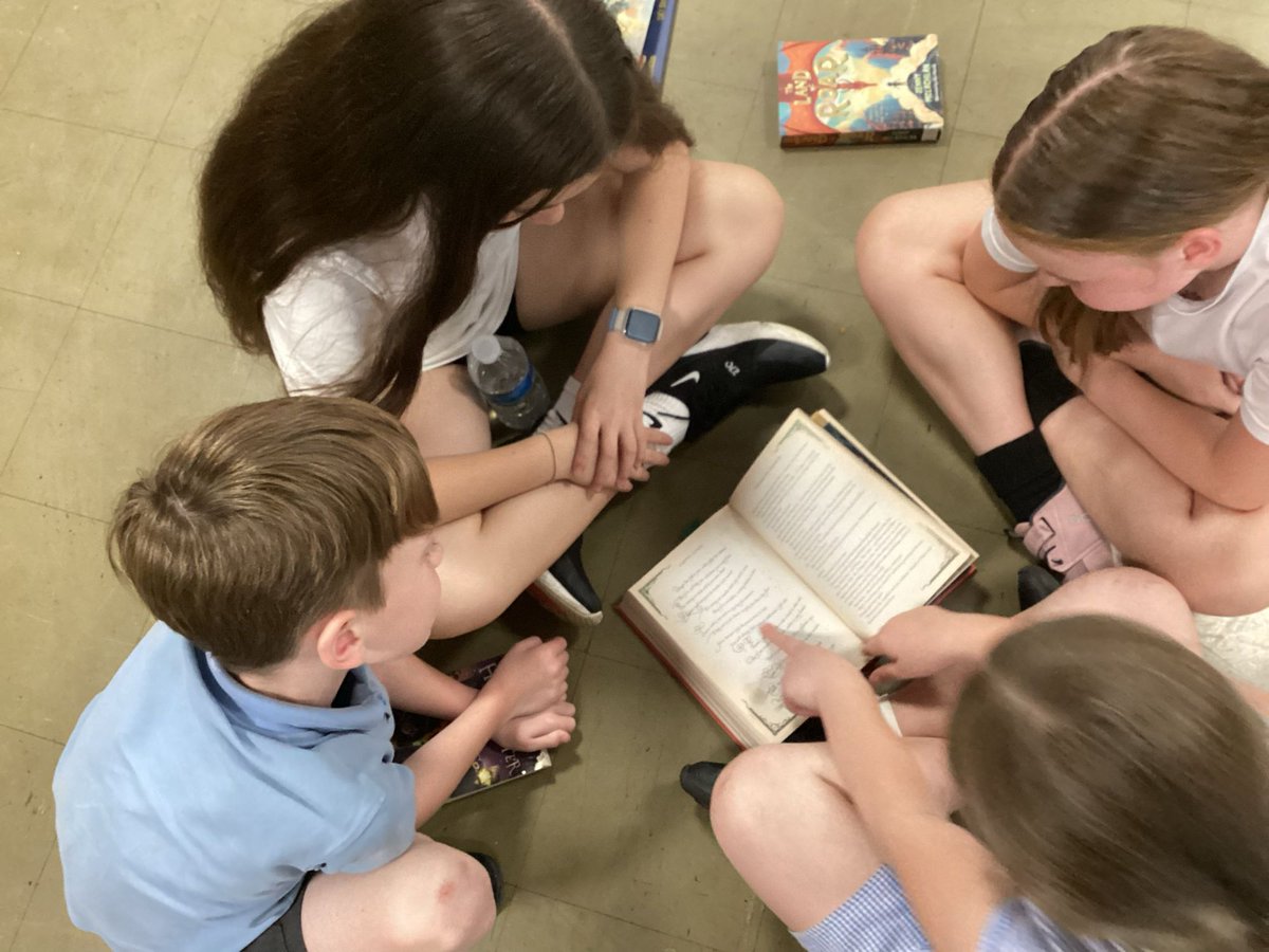 LeghVale's tweet photo. Y3H had a wonderful time sharing their love of reading and some of their favourite books with Y6AM. https://t.co/th50VFDSgC