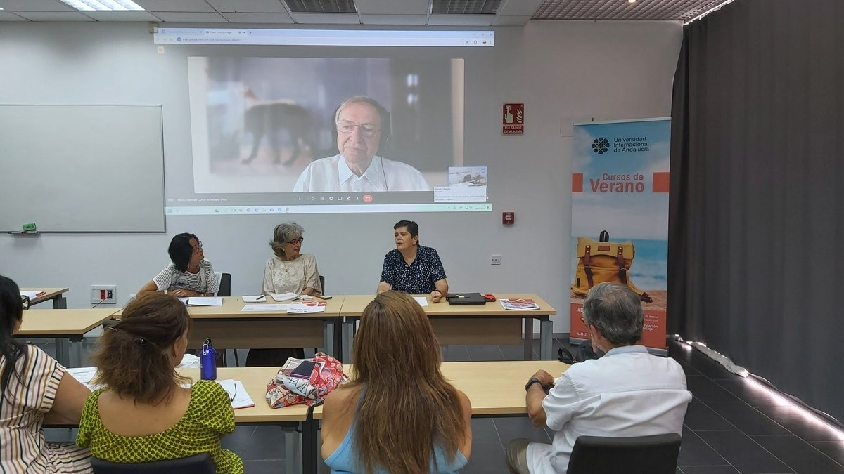 isabarnar's tweet photo. Qué bonita mesa la de hoy, mujeres referentes en el mundo de la comunicación y la radio, mujeres que se enfrentaron a un mundo de hombres, y entre ellos, el mítico Paco Lobatón, que también nos acompaña en este curso #CursoDeVerano @UNIAuniversidad 📍La Rábida https://t.co/EidcMdvoo7