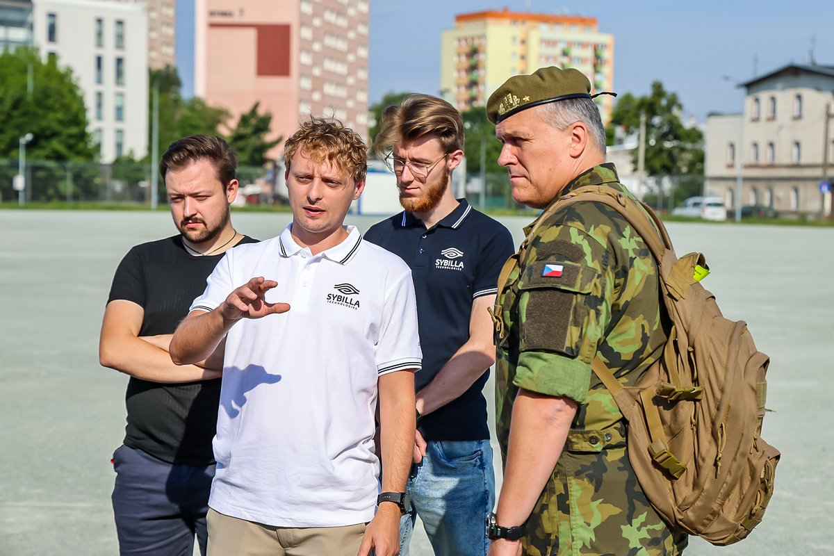 sybilla_tech's tweet image. 🚀 Exciting news from Sybilla Technologies! We&apos;ve just wrapped up the final SAURON project meeting and unveiled the Ursa Major sensor system in Bydgoszcz. Thanks also to the Ministry of Defense for their support! 🌌 #SpaceTech #UrsaMajor #Defense