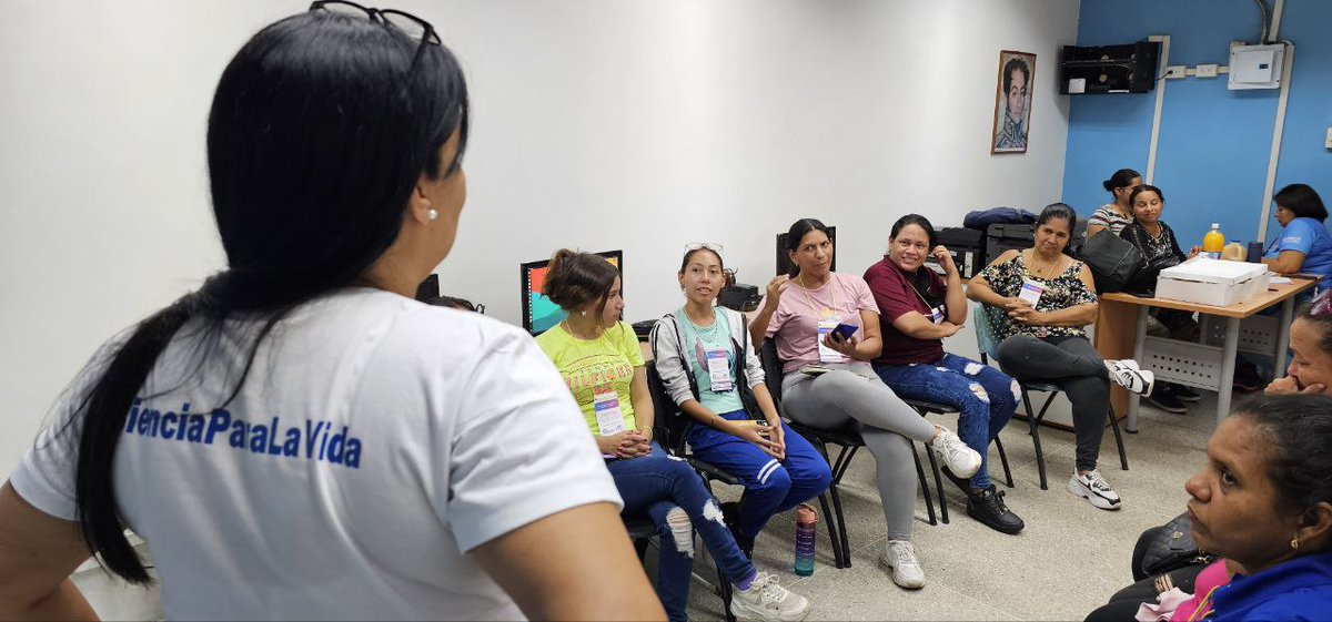 Carmen_Vzl's tweet photo. El trabajo en equipo y la sororidad son dos conceptos que van de la mano y que, juntos, tienen un poder transformador en la vida de las mujeres. 

@Gabrielasjr 
@Mincyt_VE https://t.co/ReArC28lNv