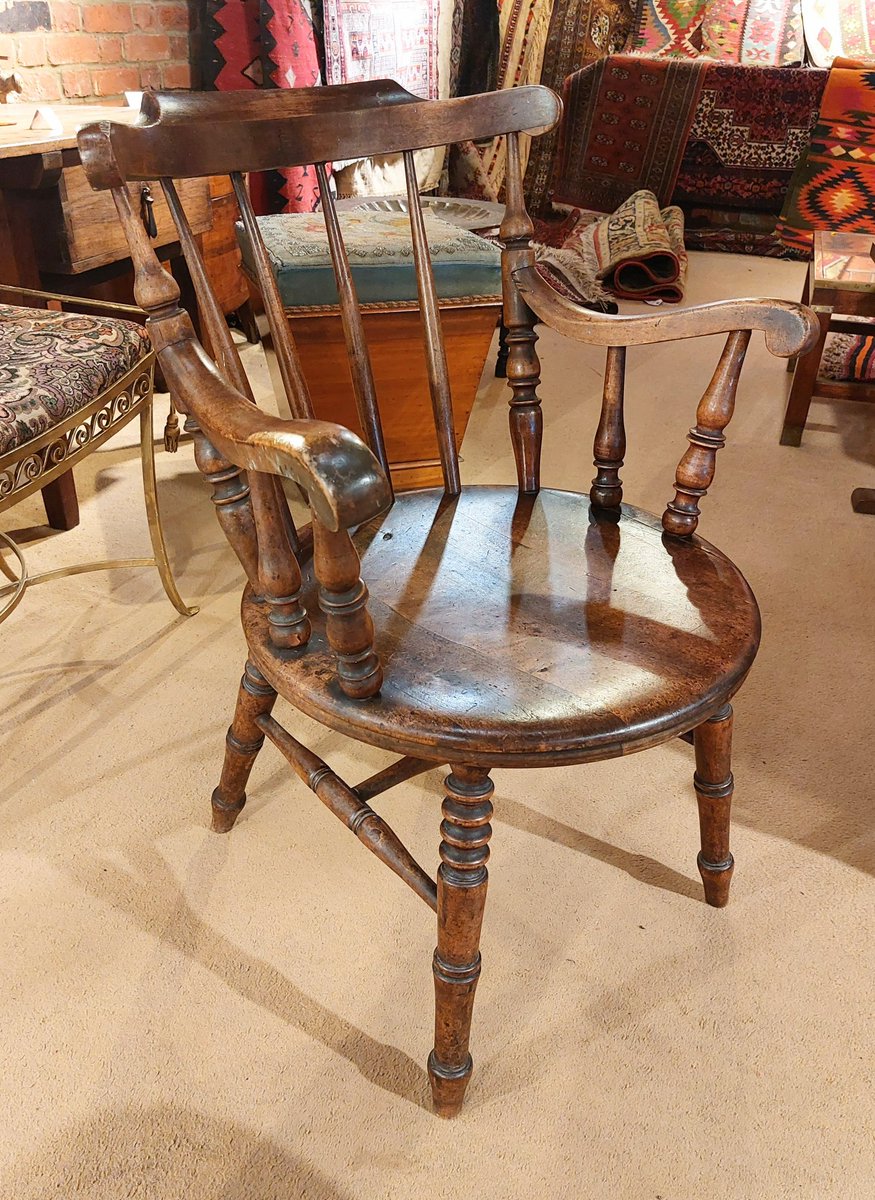eversleybarn's tweet image. #captainschair #antiquechair #persiantile #antiquedecanter #miniaturedoulton #judismithantiques #eversleybarnantiques