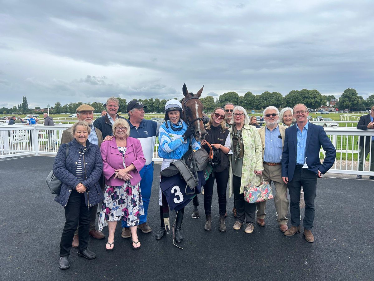 We are happy to be back at <a href="/WorcesterRaces/">Worcester Racecourse</a> tonight with Champetre and James Davies after being 3rd there last time out. Best of luck, come home safe you two. 🙏🏼🤞🏼🍀💖 Thank you <a href="/OliverSigny/">Oliver Signy Racing</a> <a href="/Harry_Whitt/">Harry Whittington</a>
