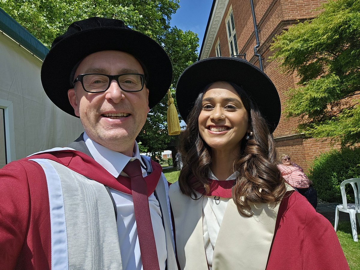 Simon Cutler (@simonbcutler) on Twitter photo Another day, another <a href="/UniofReading/">Uni of Reading</a> #Graduation! Congratulations to our <a href="/UniRdg_KTC/">UniRdg_KTC</a> <a href="/UoNYES/">YES (Your Entrepreneurs Scheme)</a> alumnus <a href="/SaumyaSood6/">Saumya Sood</a> π π Another day, another <a href="/UniofReading/">Uni of Reading</a> #Graduation! Congratulations to our <a href="/UniRdg_KTC/">UniRdg_KTC</a> <a href="/UoNYES/">YES (Your Entrepreneurs Scheme)</a> alumnus <a href="/SaumyaSood6/">Saumya Sood</a> π π
