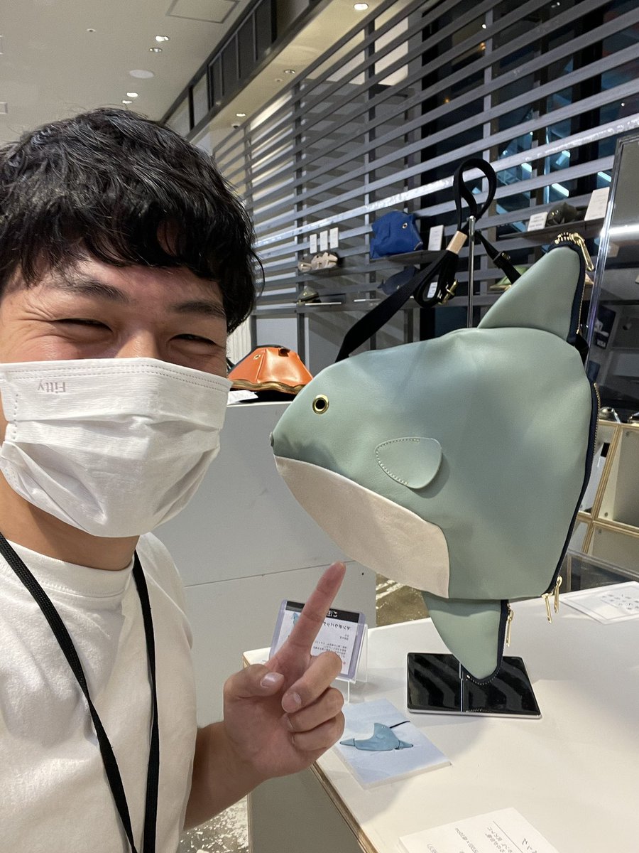 kabababaaan's tweet photo. 本日は【海の生き物、カバンになっちゃった展】in渋谷モディとHPにお越しいただきありがとうございました！

いろんな方にお越しいただけて本当に嬉しかったです！

渋谷モディでは7月24日まで即売展示会もしていますのでぜひ遊びに来てください！（かばんばかはメガネをかけずに毎日立ってます！） https://t.co/wAV9XbhLR7