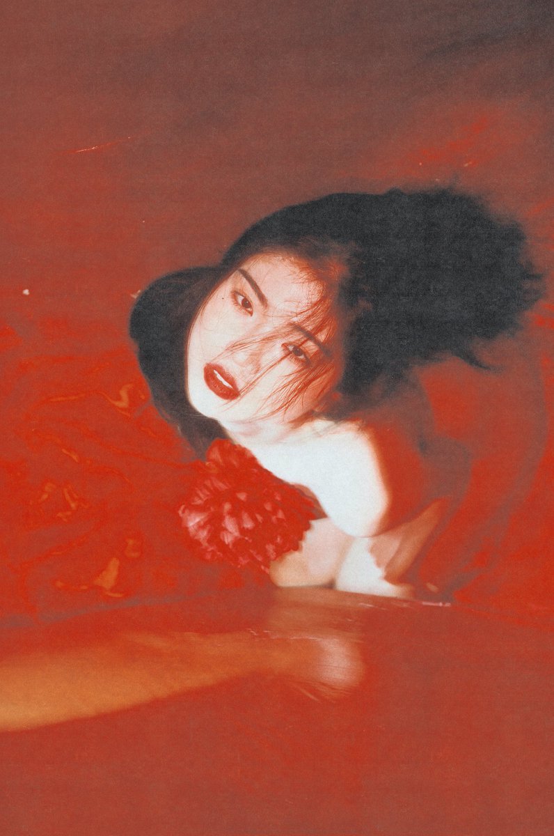 BeixiParticle's tweet photo. like dreams, eternity, and emptiness
#photographers #photograph #body #bodypositivity #makeup #red #写真で伝える私の世界 #写真好きな人と繫がりたい #写真撮影 #magzine #art #artist #vogue #voguemagazine https://t.co/Nqe9egPHIJ