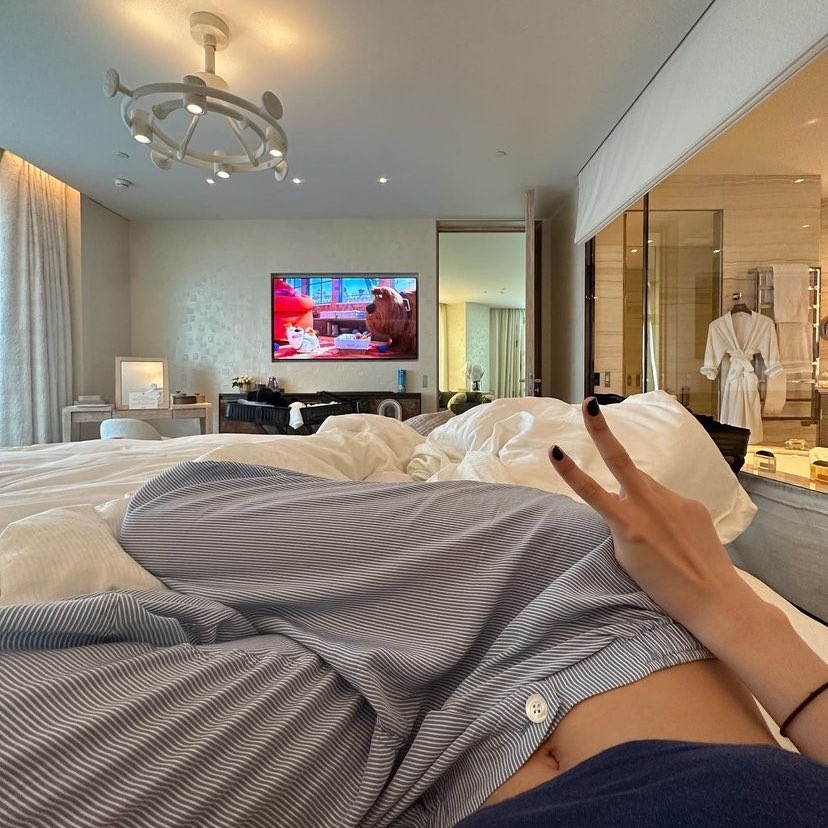 aItervidas's tweet image. gm from me &amp;amp; my bae. ♥︎ 
Feliz Jueves, espero que todos tengan un lindo día lleno de tranquilidad, recuerden siempre tomar mucha agua y alimentarse correctamente, love y’all.