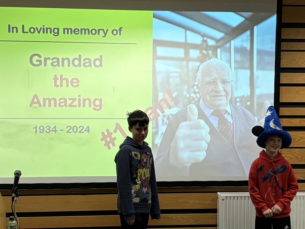 sarahamber's tweet image. How many academic conferences offer adorable dancers and magicians for our entertainment? Brings some lovely levity! #graphmed2024