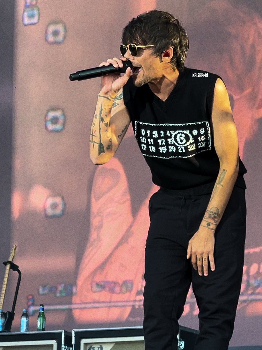 krisdpmn's tweet photo. louis tomlinson https://t.co/drciMEufg8