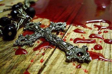 PadreTomasB's tweet photo. No hay que nunca olvidarse que la mayor cantidad de mártires la tenemos los cristianos. Hubo 70 millones de cristianos martirizados, y el 65% de ellos fueron martirizados en el siglo XX por el comunismo ateo, que te mataba por el simple hecho de creer en Dios. La mayoría de los mártires son católicos, aunque hay muchos de otras confesiones cristianas también.

    De este holocausto no se habla. Inclusive los defensores de la democracia actual se olvidan del asesinato de la Vendée, donde 500.000 campesinos católicos fueron masacrados por el simple hecho de ser católicos. y fueron masacrados por los padres de la actual democracia que clamaban "libertad, igualdad y fraternidad". Esos mismos padres de la democracia francesa que fueron los mismos que se sometieron a Napoleón (que no era un presidente elegido democráticamente), quien fue uno de los monstruos que mas persiguió a la Iglesia y a los cristianos en general. Ahí se puede ver que "son democráticos mientras pienses como ellos". 

   ¿Porqué no se habla de este holocausto? Porque para algunas personas los cristianos somos seres humanos de clase B. 

    Pero nosotros nos quedamos con las palabras de Nuestro Señor Jesucristo que dice: "Bienaventurados los perseguidos por causa de la justicia, porque de ellos es el Reino de los Cielos". 

   La Iglesia Católica ha sido perseguida por 2000 años, y hoy en día los que la han perseguido ven como crecen las lechugas desde abajo. Seguirá siendo perseguida, pero nunca será destruida, ya que como Cristo mismo lo prometió: "las puertas del infierno no prevalecerán contra la Iglesia" (Mt 16, 18). Cristo ya venció, a nosotros solo nos toca resistir. El premio lo esperamos no de los hombres, sino del Padre Eterno. 

   Bendiciones para todos.